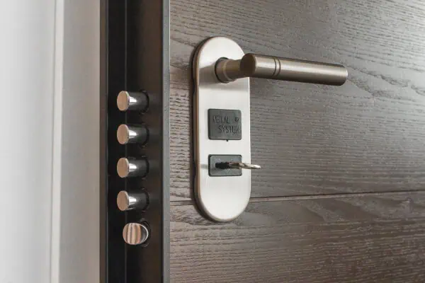 Secure modern door lock with handle and keypad for enhanced safety.